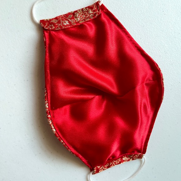 Red and gold embroidered Indian silk saree mask - Picture 7 of 7